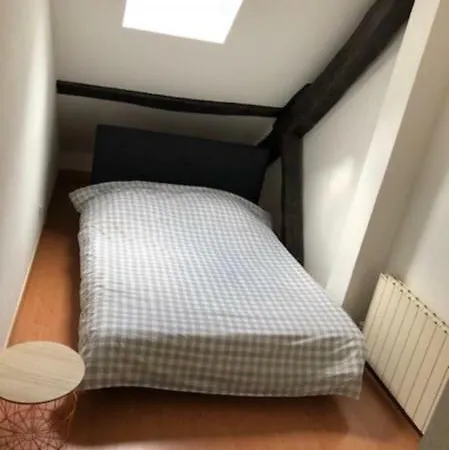 Chapeau Rouge Apartment